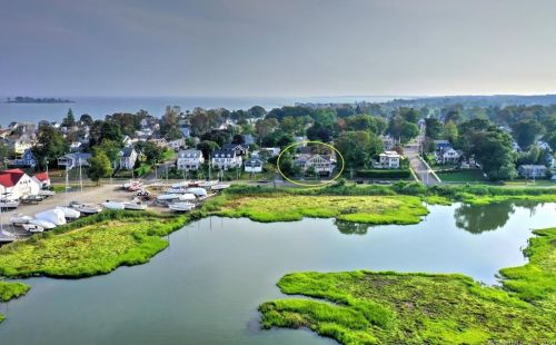 129 Rogers Ave, Milford CT 06460-6440 exterior