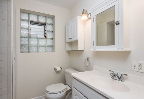 6645 Campbell Ave, Chicago IL 60645-5018 exterior