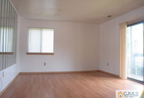 3719 Birchwood Ct, New Brunswick NJ  08902-3905 exterior