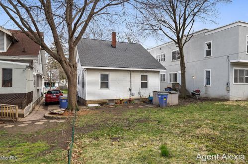 1019 Fremont Ave, Grand Rapids MI 49504-4109 exterior