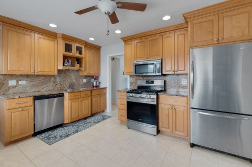 8232 Catherine Ave, Chicago IL 60656-1110 exterior