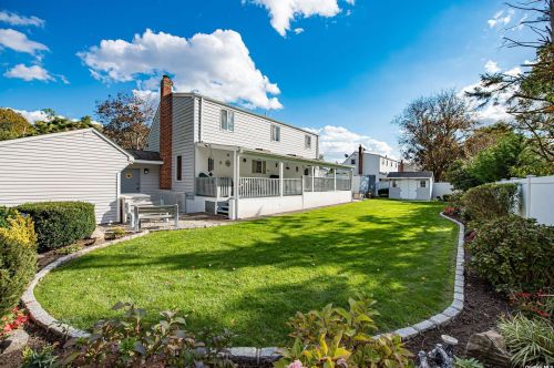 168 Suffolk Ave, Babylon NY 11704-2825 exterior