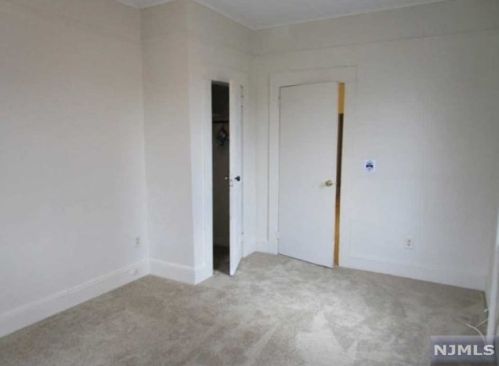 89 Clinton Pl, East Rutherford NJ 07073-1323 exterior