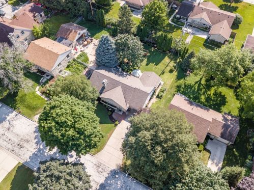 1252 118, Milwaukee WI 53214-2133 exterior