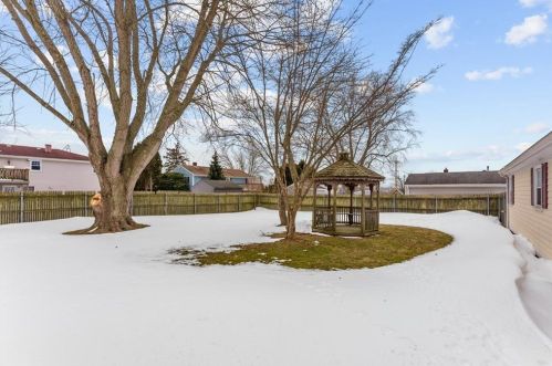 10 Reardon Dr, Middletown RI 02842-5231 exterior