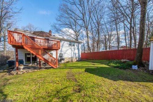 10 Metro Trl, Hopatcong NJ 07843-1554 exterior