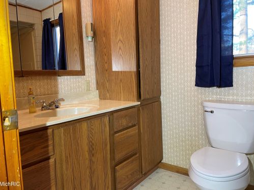 2087 Whitehall Rd, Meskegon MI 49445-1043 exterior