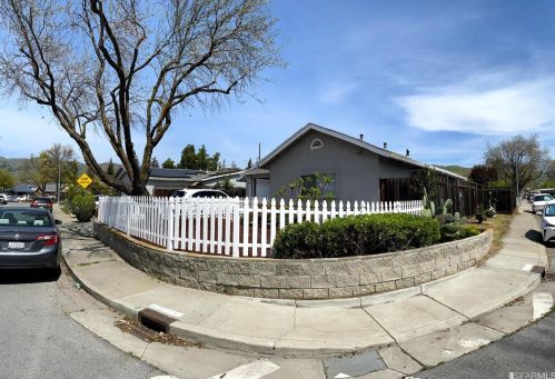 430 Monmouth Dr, Milpitas CA 95035-5927 exterior