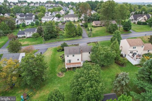 1739 Conard Rd, Lancaster PA 17602-1302 exterior