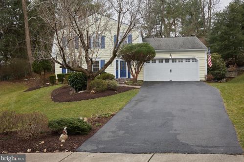 13 Bouldercrest Ct, Rockville, MD 20850-3111