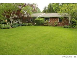 135 Aspen Dr, Rochester, NY 14625-1511