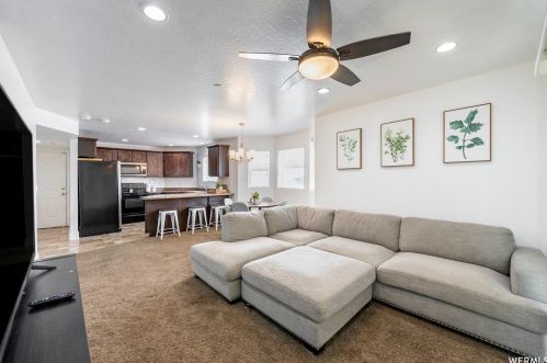 8264 Resaca Dr, Sandy, UT 84070-2091