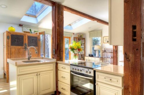 162 Rhode Is Ave, Middletown RI 02840-2761 exterior