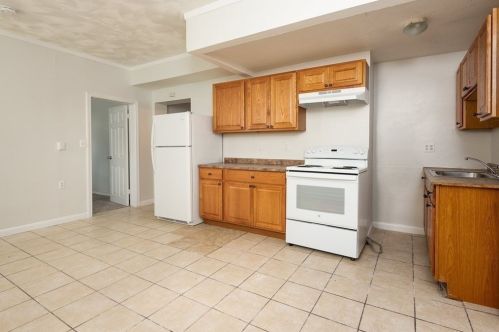 35 Grammont Rd, Worcester MA 01607-1175 exterior