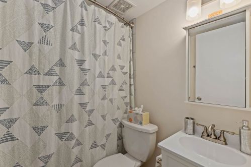 1740 Nagle Ave, Chicago IL 60706-4805 exterior