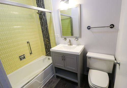 6500 Eberhart Ave, Chicago IL 60637-3206 exterior