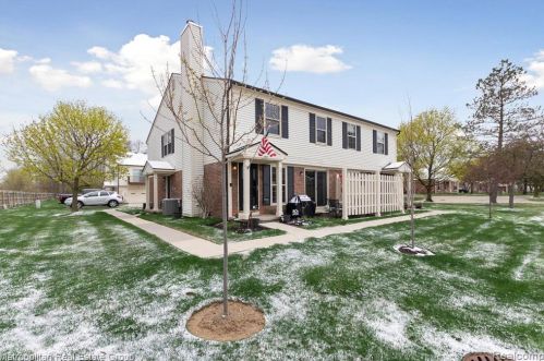 1492 Dover Hl, Walled Lake, MI 48390-3121