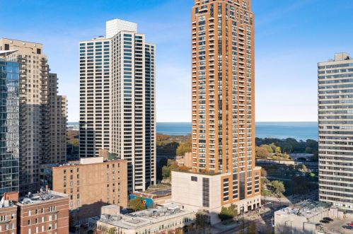 1255 State St, Chicago IL 60605-1928 exterior