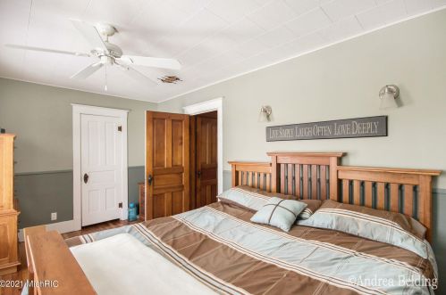 211 Liberty St, Belding MI 48809-1733 exterior