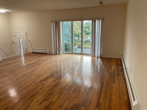 734 Eagle Dr, Valley Stream NY  11581-3540 exterior