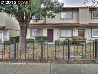 1801 Chinquapin Ct, Concord, CA 94519-1548