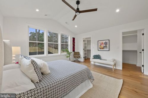 2706 Valley Dr, Alexandria VA  22302-2845 exterior