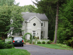 3 Bernard St, Newton, MA 02461-1903
