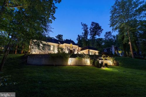 8751 Brook Rd, Mc Lean VA  22102-1507 exterior