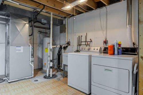 655 Fay Ave, Elmhurst IL 60126-2149 exterior