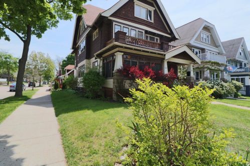 1552 52nd St, Milwaukee, WI 53214-5321