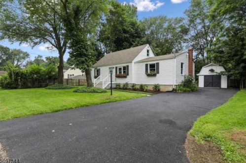 12 1st St, Dover, NJ 07801-5316