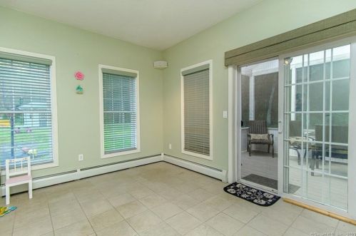 304 Ledge Rd, Killingly CT 06241-1910 exterior