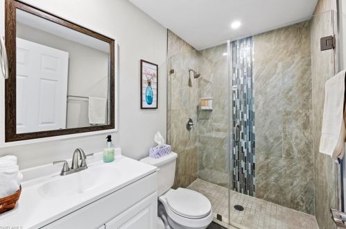 670 97 Ave, Naples FL 34108-2281 exterior