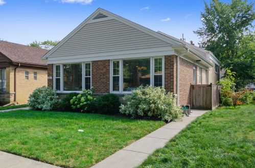 2915 Balmoral Ave, Chicago, IL 60625-3901