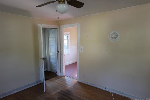 12 Smith St, Derby CT 06418-1216 exterior