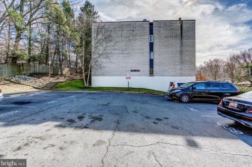 5576 Burnside Dr, Rockville MD 20853-2462 exterior