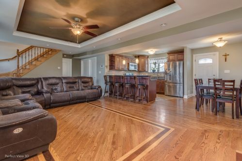 8020 Kilbourn Ave, Chicago IL 60646-5020 exterior