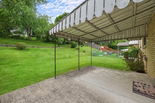 3328 Recker Dr, Pittsburgh PA 15227-4248 exterior