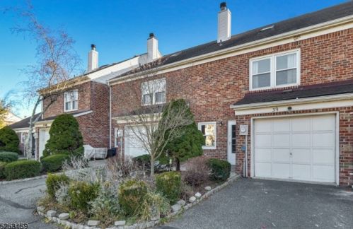 39 Wareham Ct, Scotch Plains NJ 07076-3132 exterior