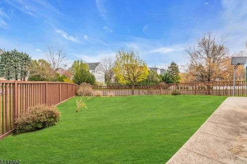 9 Delaney Ct, Bridgewater NJ 08807-5568 exterior