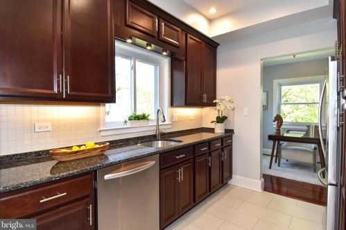 1023 19 St, Arlington VA 22202-1611 exterior