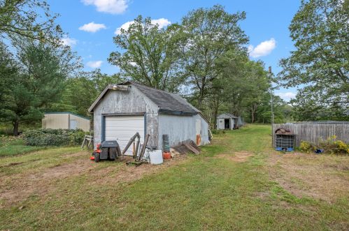 663 Maple Is Rd, Meskegon MI 49442-9479 exterior