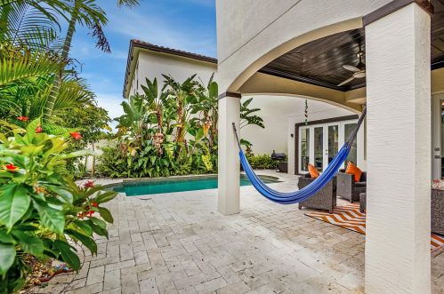 4061 Artesa Dr, Boynton Beach FL 33436-2628 exterior