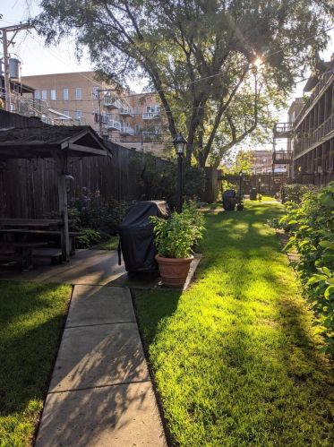 1030 Byron St, Chicago IL 60613-5005 exterior