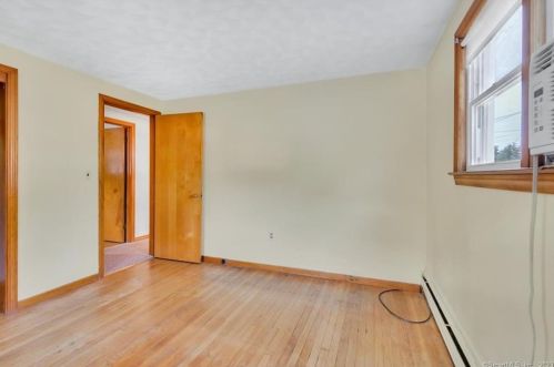 33 Ellis Rd, Enfield CT 06082-4426 exterior