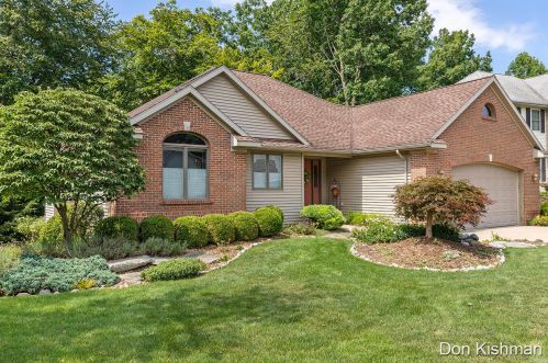 3809 Ravinewood Cir, Grand Rapids MI  49508-8881 exterior