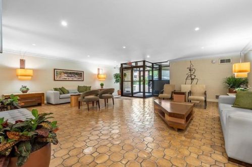 220 Dithridge St, Pittsburgh PA  15213-1456 exterior