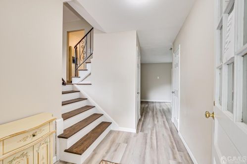 11 Falcon Dr, Edison NJ 08820-2759 exterior