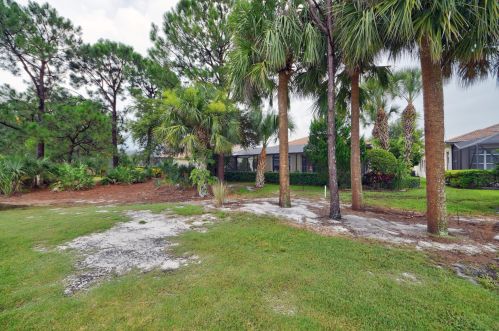 9800 Nuova Way, Fort Pierce FL 34986-2825 exterior