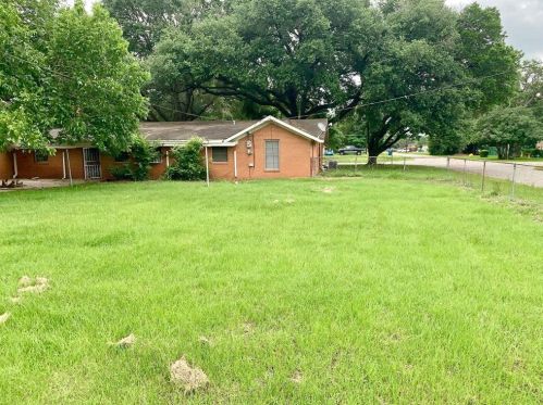 945 3rd St, Hempstead TX  77445-5519 exterior